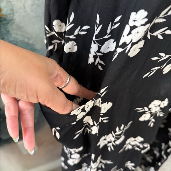 Black Floral Long Kimono Duster - Picture 7 of 8